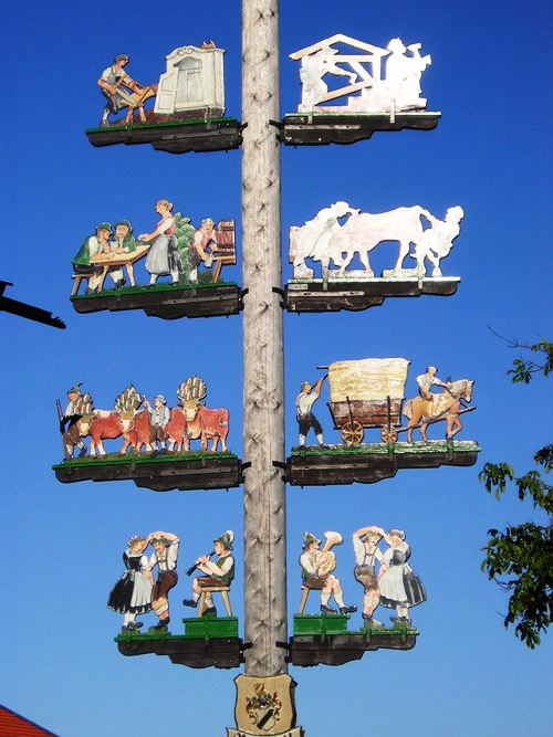 maibaum-bemalte-figuren