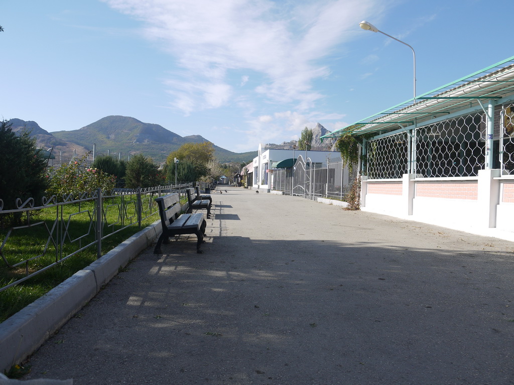 26-Коктебель-пустая набережная