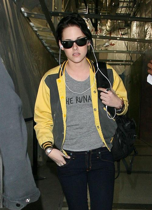 Kristen Stewart Wayfarer 2