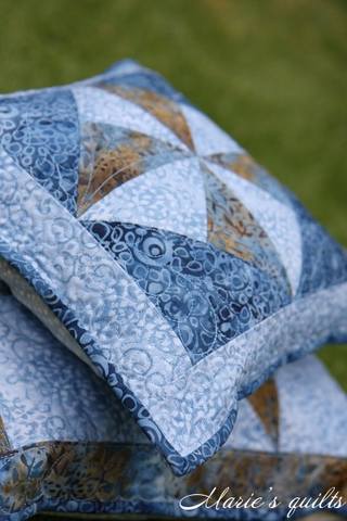 gallery pillow indigo pic4