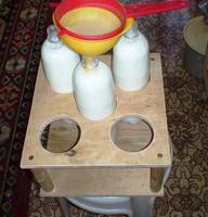 подставка для разлива козьего молока