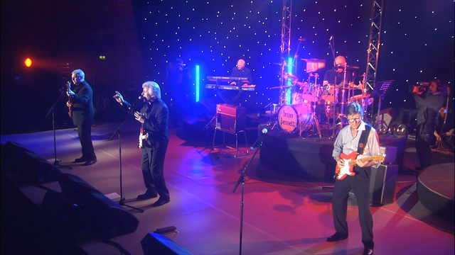 The.Shadows.The.Final.Tour.2004.x264.BDRip.720p.mkv snapshot 00.17.17 [2014.03.08 19.53.25]