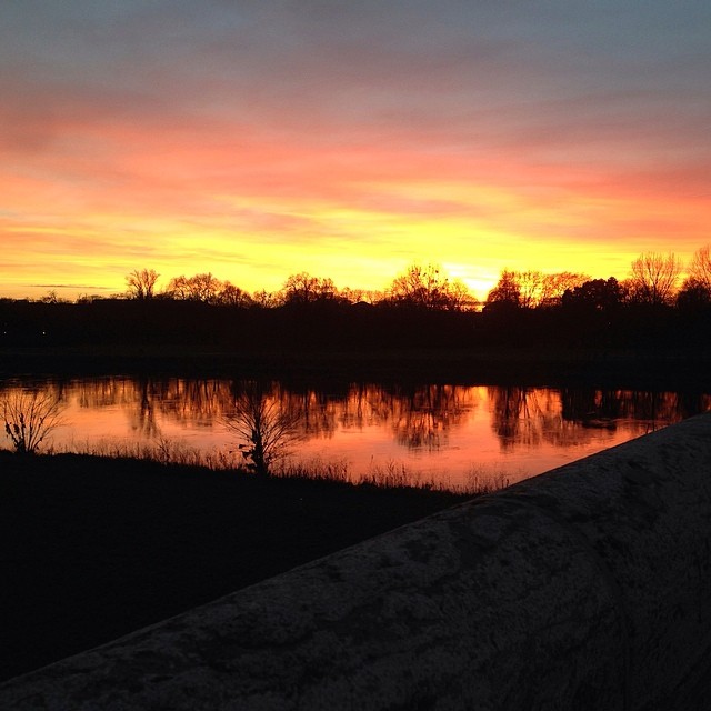 Sunset-into-an-amazing-weekend-enjoy-guys-sunset-nofilter-colors-light-sun-thoughts-romantic-tokioho