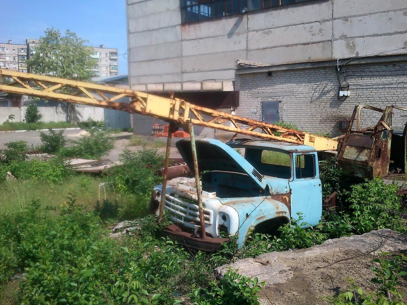 Зил 130 кс 2561. Зил 130 кс. Старый кран зил. Зил 130 автокран. Зил 130 автокран.