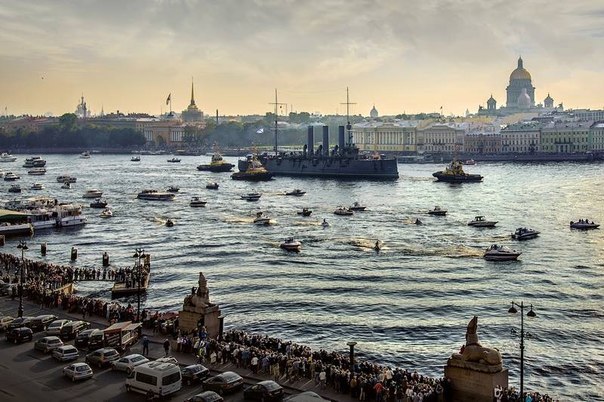 Аврора. Легендарный крейсер идёт на ремонт.