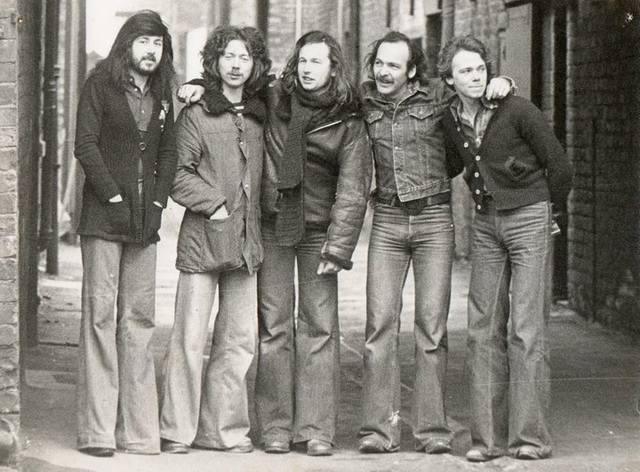 Молодые англичане