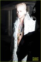 tokio-hotel-bill-kaulitz-shirtless-in-exclusive-pic-01