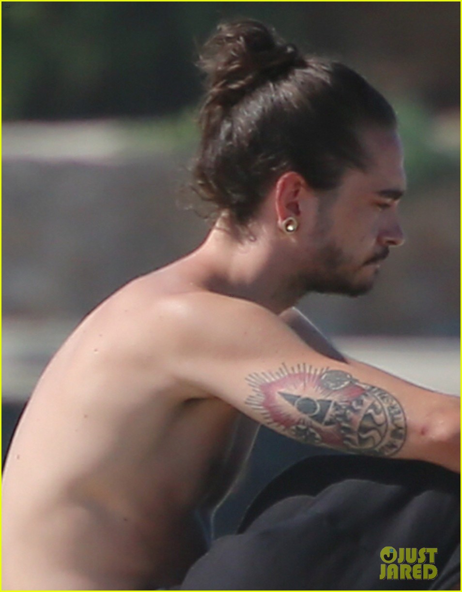 tokio-hotel-tom-bill-kaulitz-go-shirtless-in-ibiza-06