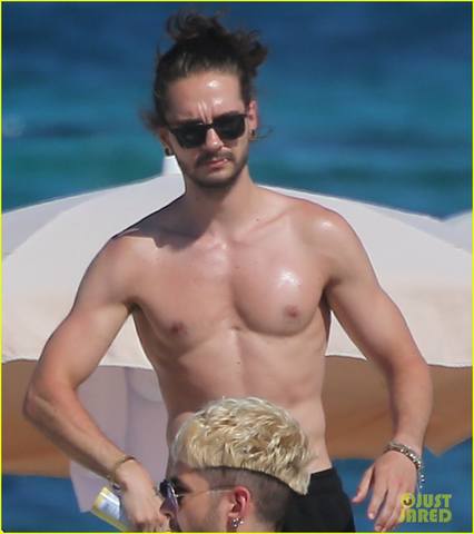 tokio-hotel-tom-bill-kaulitz-go-shirtless-in-ibiza-07