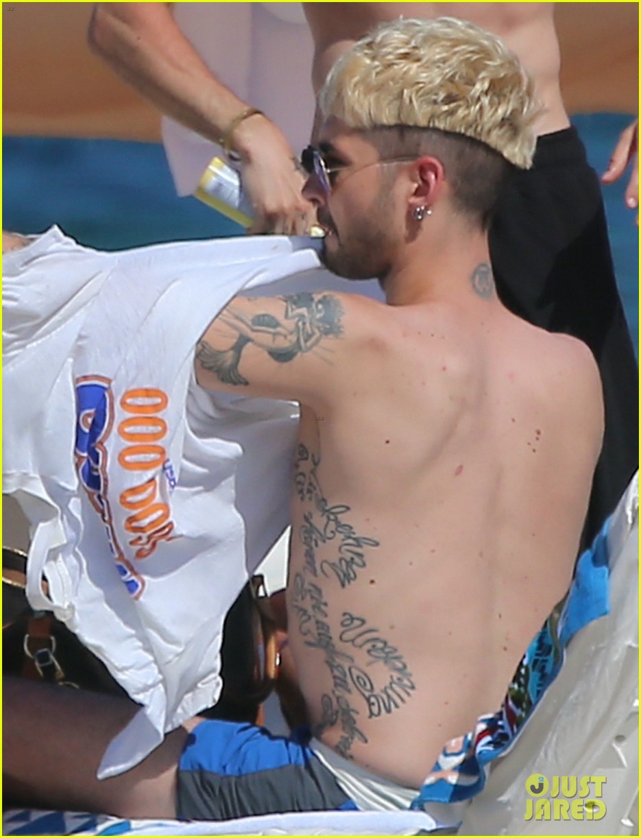 tokio-hotel-tom-bill-kaulitz-go-shirtless-in-ibiza-09