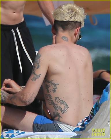 tokio-hotel-tom-bill-kaulitz-go-shirtless-in-ibiza-11