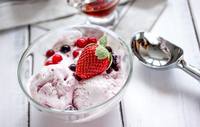 klubnika-fresh-sweet-iagody-berries-ice-cream-dessert-desert