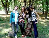 Подруги в лесу