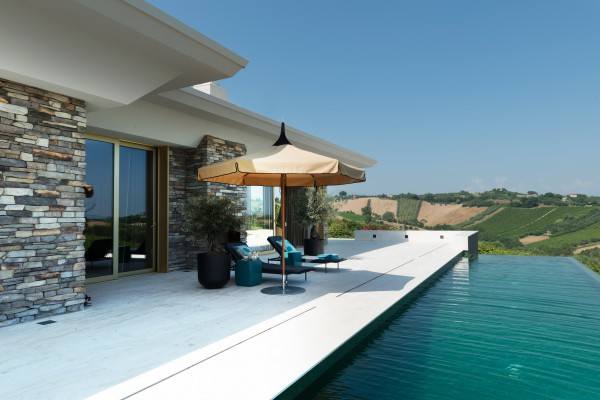 24-Davide Rizzo abruzzo mid century villa italia italy architekt outdoo pool view-600x400