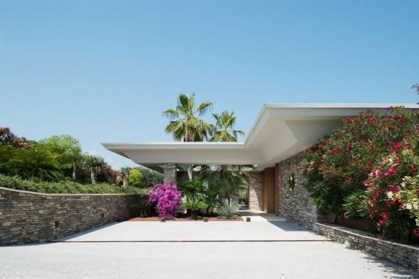 1-Davide Rizzo abruzzo mid century villa italia italy architekt entrance-600x400