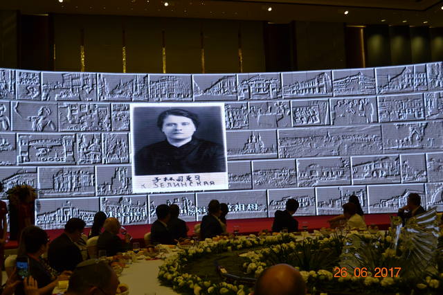 18333198_m.jpg