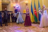 Азербайджанские танцы шоу-балета Кавказ в посольстве
