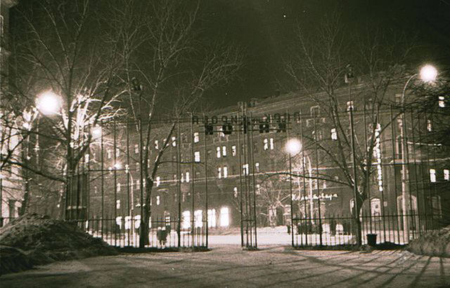 1970-е Взгляд из сада.