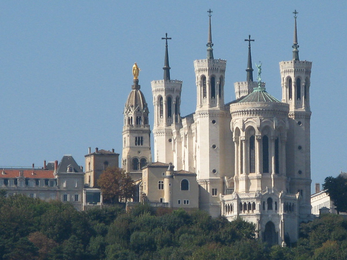 1200px-Basilique de Fourvière from Saone (Lyon)