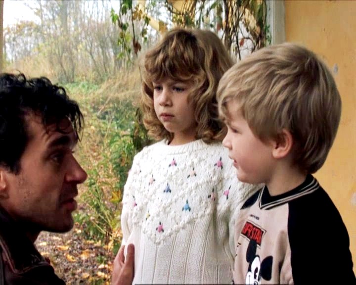 Besokarna (The Visitors) 1988 DVDRip-AVC .mkv snapshot 01.11.33 [2017.11.13 00.20.50]