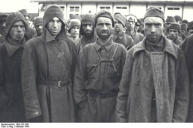 Soviet-prisoners-of-war-in-Mauthausen-concentration-camp.-October-1941