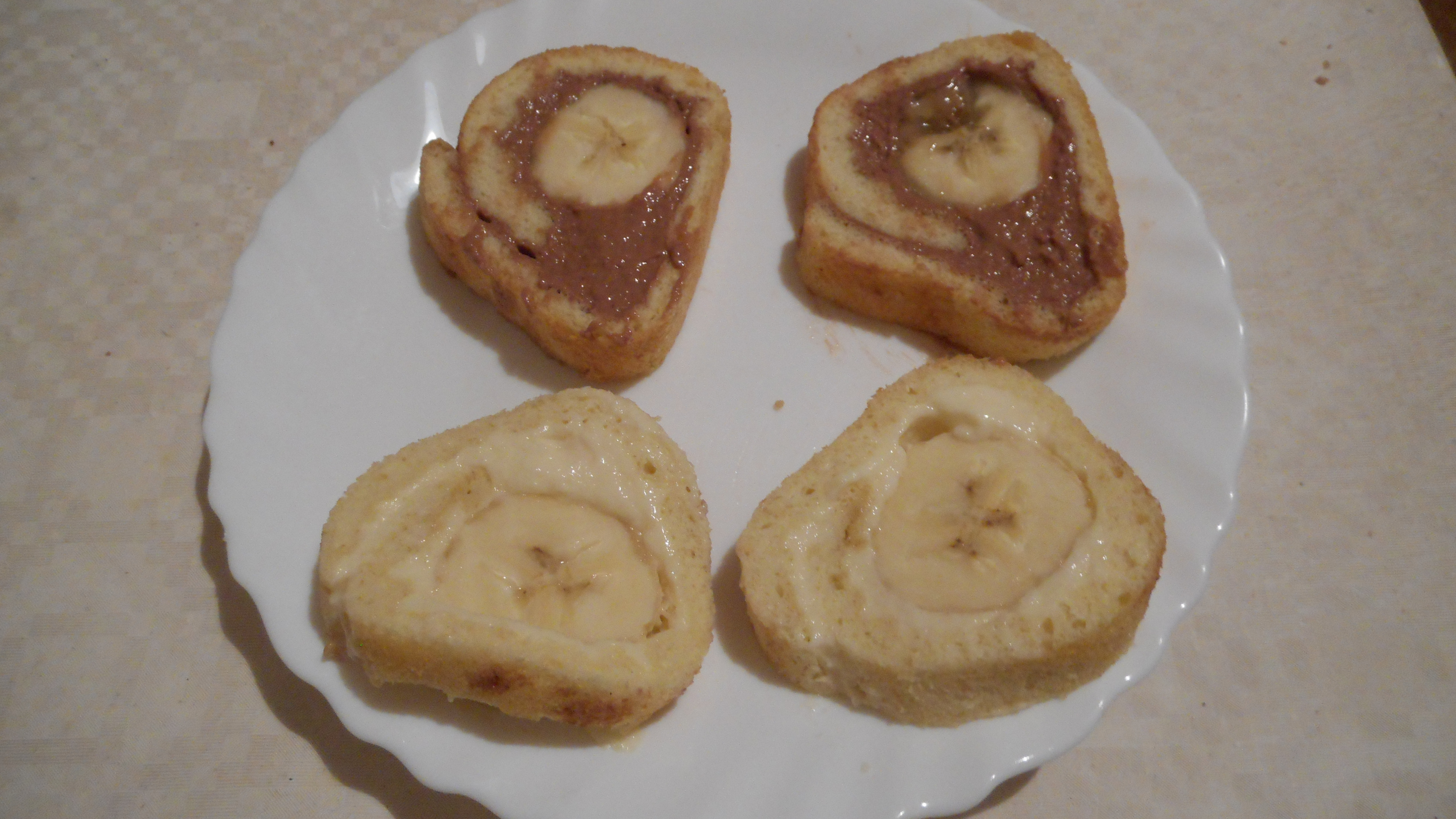 РУЛЕТ БИСКВИТНЫЙ С МАЛИНОВЫМ КРЕМОМ И КИВИ 014