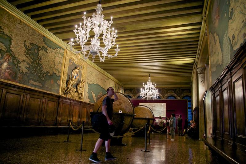 Sala-dello-Scudo-Palazzo-Ducale-Venice-Italy