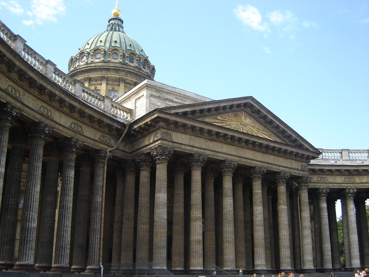 Величественные колонны Казанского собора в Петербурге