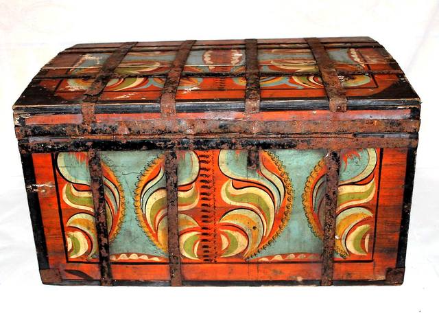 Ларец древней руси. Разрисовать сундук. Сундук в русском стиле. Антикварный сундук. Запах сундуков на русском.