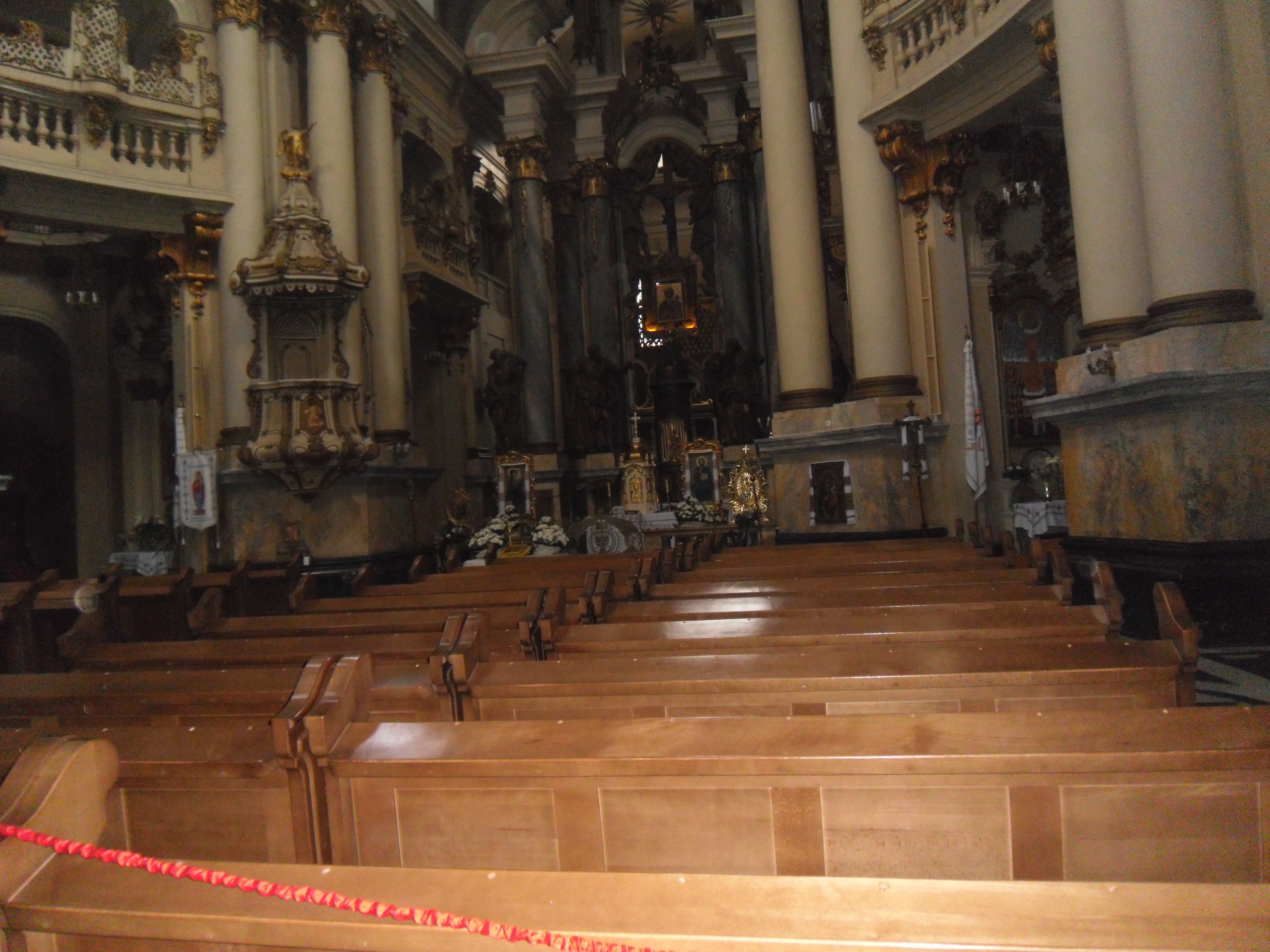 Удобство молящих прежде всего)