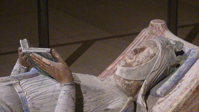 1200px-Church of Fontevraud Abbey Eleanor of Aquitaine effigy