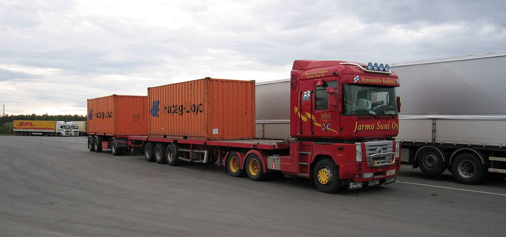 Täysperävaunurekka 480hp 6x2liftable