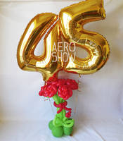 buket roz iz vozdushnykh sharov s tsiframi