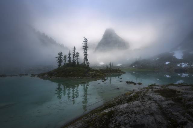 9. Канадец Адам Гиббс занял второе место в конкурсе «Фотограф года». Это озеро Уотерсприт, Британская Колумбия.