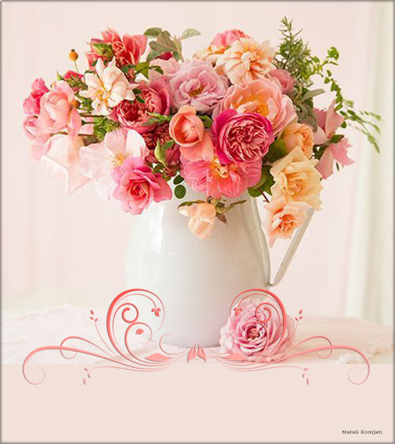 розы на столе в розовом