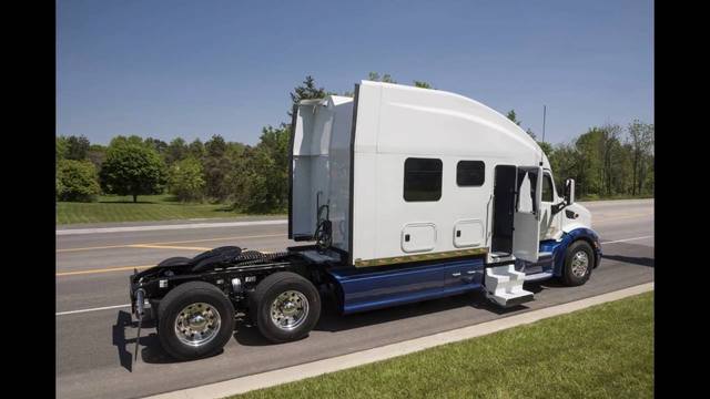 Peterbilt 579 with 150 Bolt Sleeper
