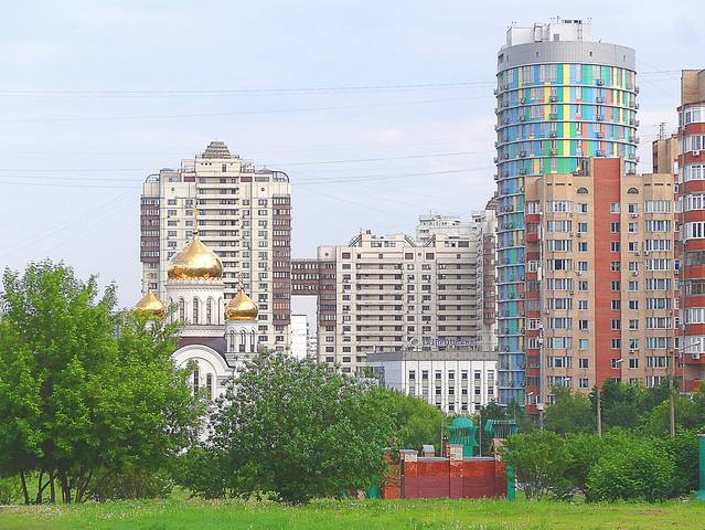 Здания на Новочерёмушинской ул. Фото Морошкина В.В.