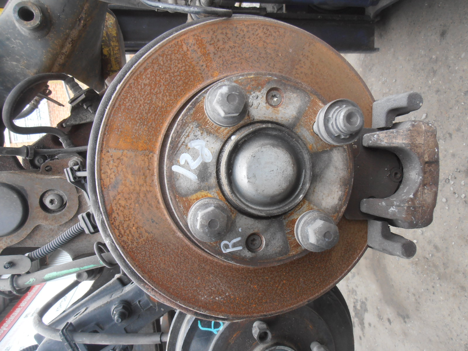 Диск тормозной задний правый 128 800 суппорт тормозной задний правый 128 1400 ступица задняя правая 128 2000