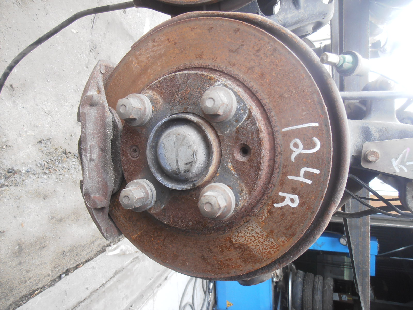 Диск тормозной задний правый 124 800 суппорт тормозной задний правый 124 3300 ступица задняя правая 124 1200