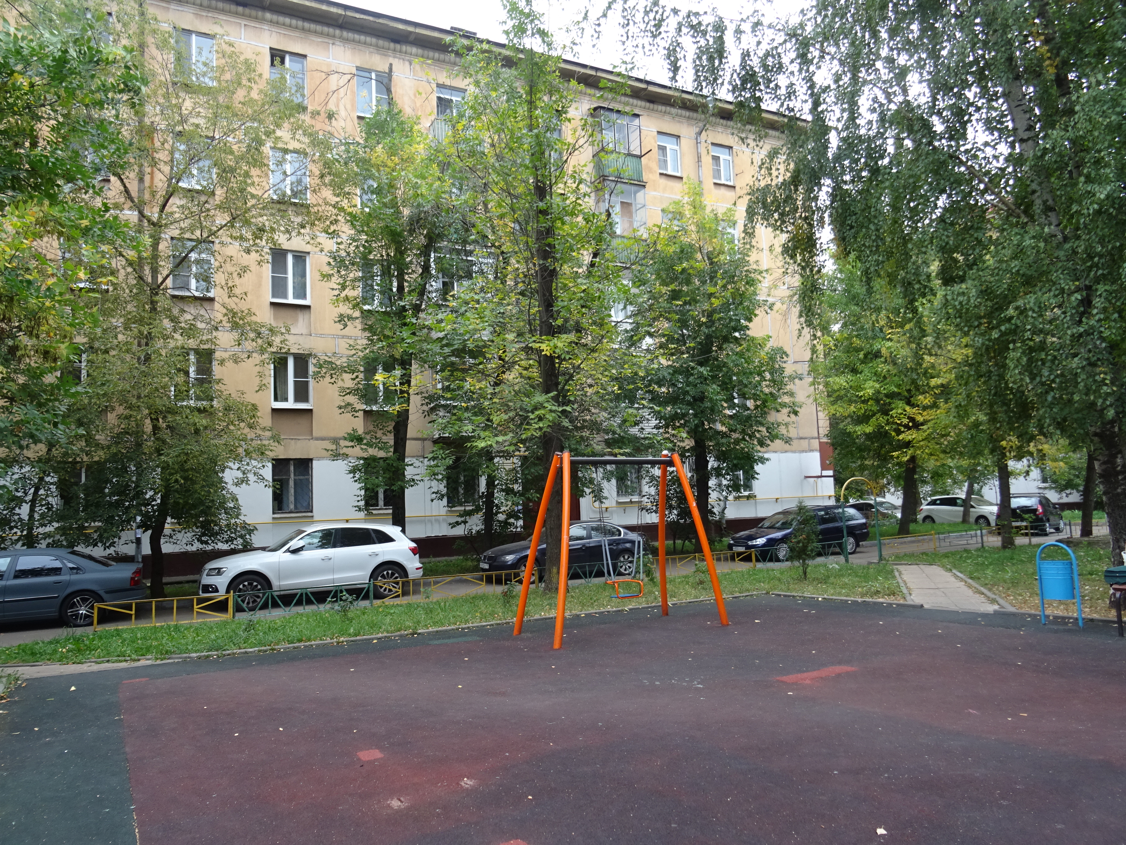 Двор дома 21