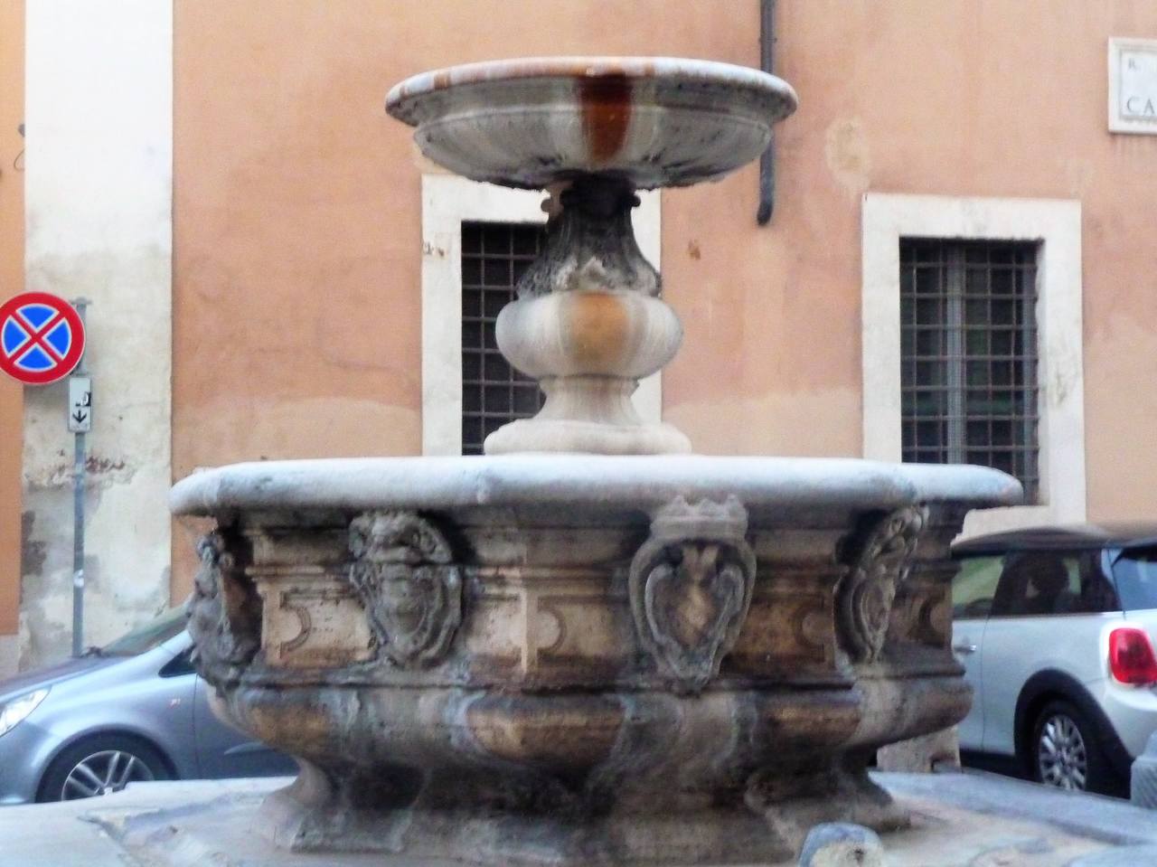 Fontana in Piazza Campitelli (4)