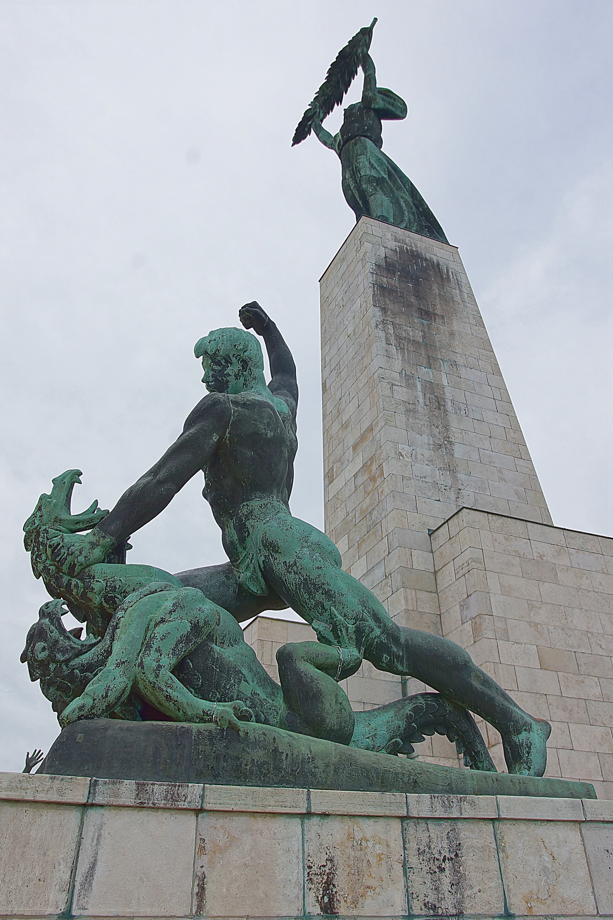 Памятник Победы над фашизмом на г. Геллерт над Дунаем. Фото Морошкина В.В.