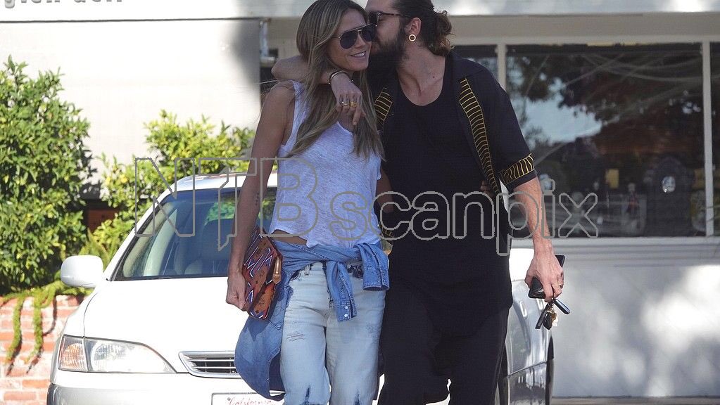 18.10.18 - Tom and Heidi at Beverly Glenn Deli in LA