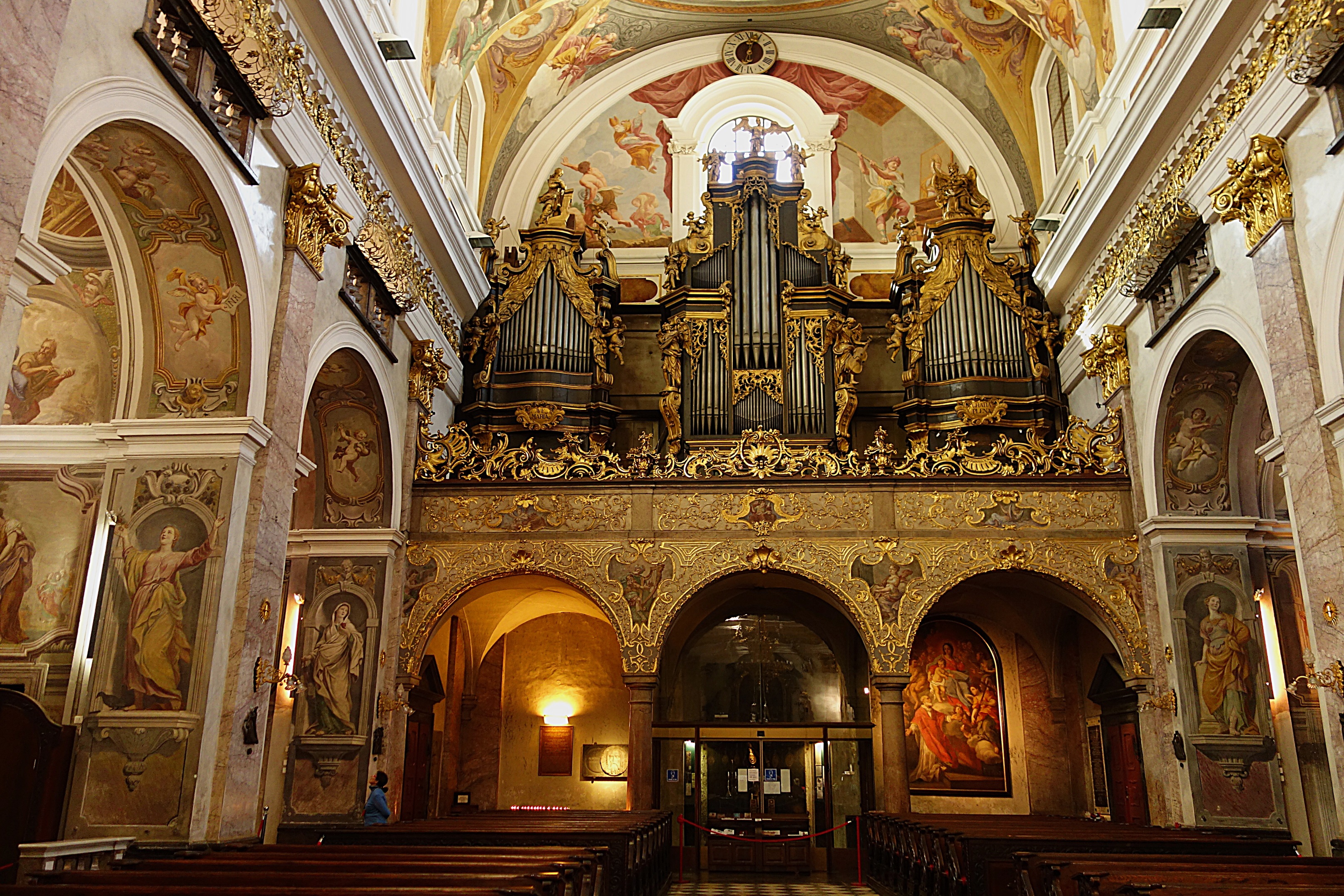 Интерьер с органом в соборе Св. Николая в Любляне. Фото Морошкина В.В.