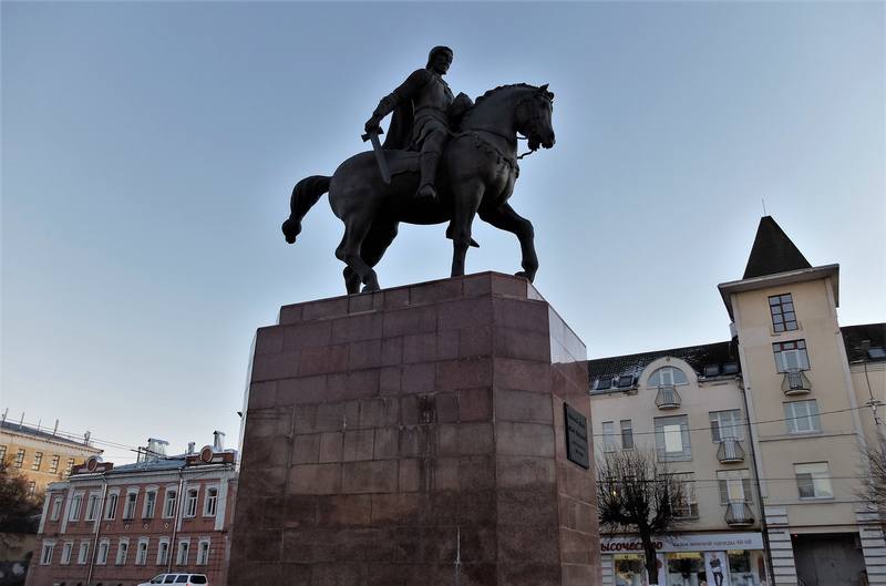 Прогулка по вечерней Рязани Рязани, улица, здесь, Соборная, много, проложен, Маршрут, магазинчик, Симпатичный, памятник, великому, Памятник, свенирный, большой, землю, спрятать, можно, Счастья, князю, толстые