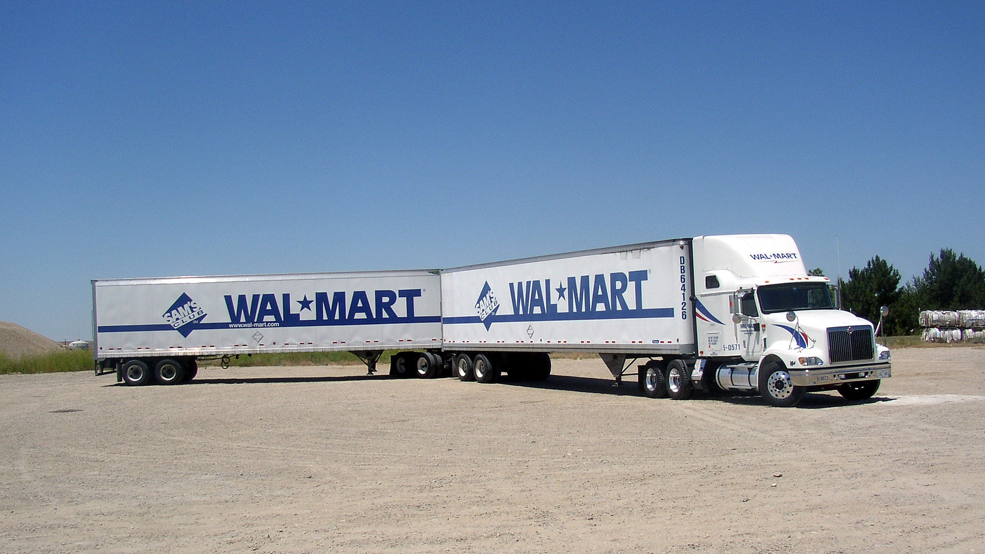 trucks-semi-walmart-turnpike-doubles-road-train