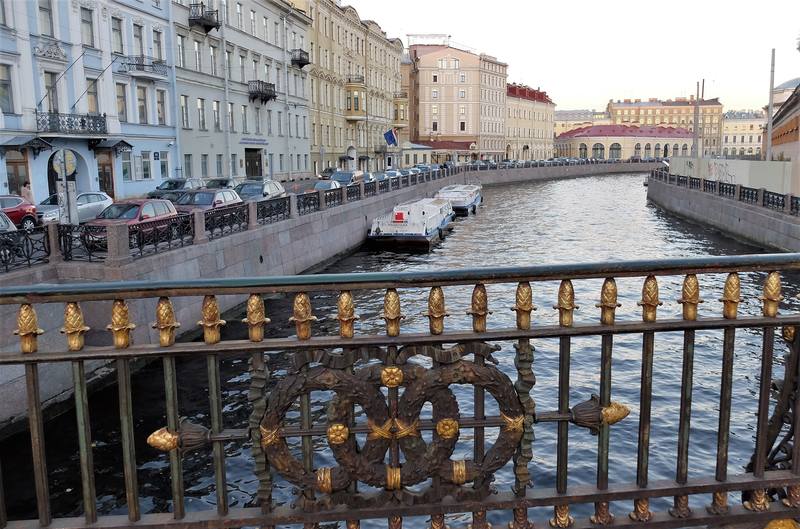 Большой Конюшенный мост через реку Мойку Конюшенный, моста, гранитным, тротуара, отделена, конюшен, поребриком, Адмиралтейский, острова, чугунные, Проезжая, переправа, установлен, устоях, берегу, возможную, гранитный, парапет, Казанский, мосту