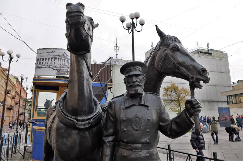 Памятник василию