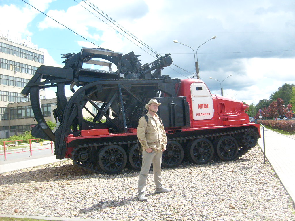 2017-08-06 (15) Иваново Быстроходная траншейная машина БТМ-3 на базе тяжелого артиллерийского тягача АТ-Т