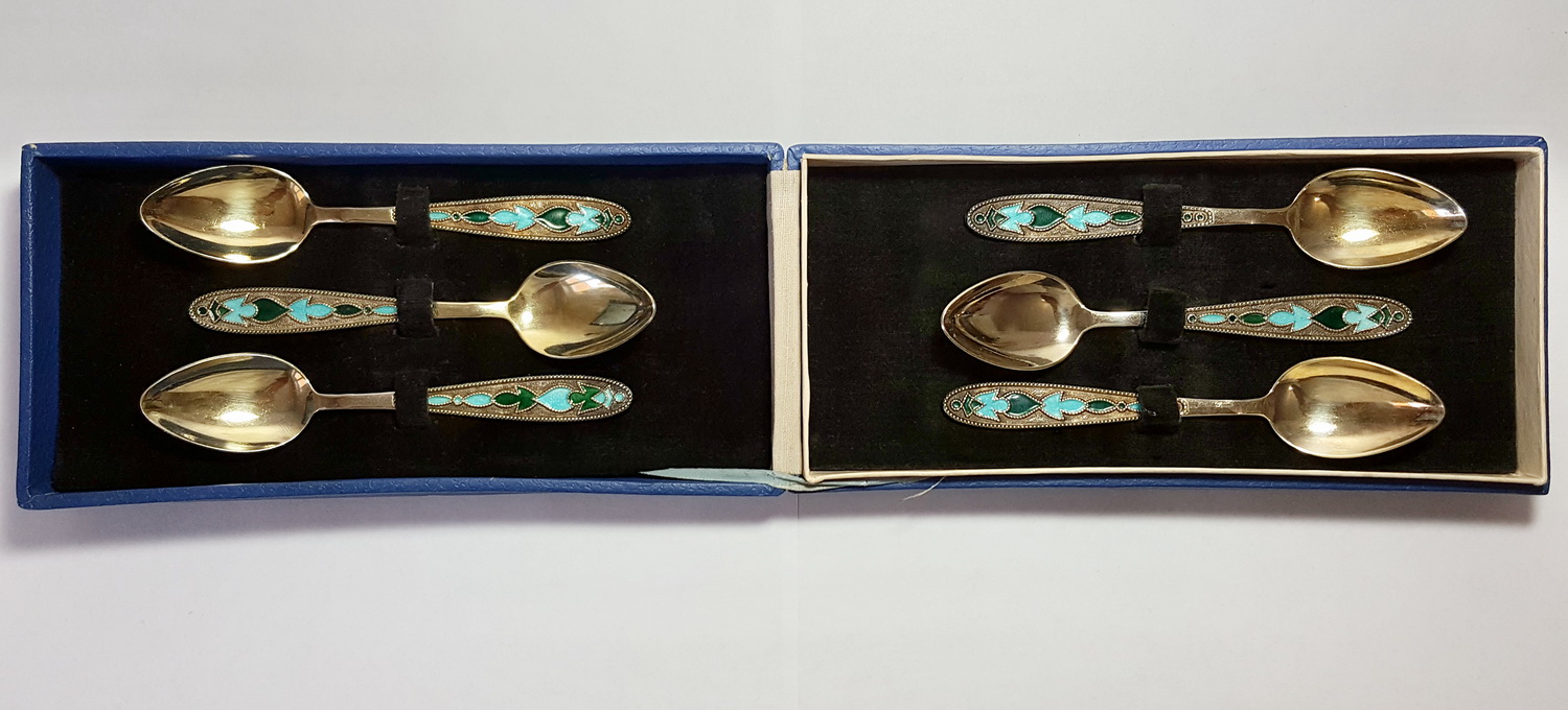 Ложки серебряные набор 91,7 грамма .Продаётся и находится в Ульяновске. 8 905 349 8210
